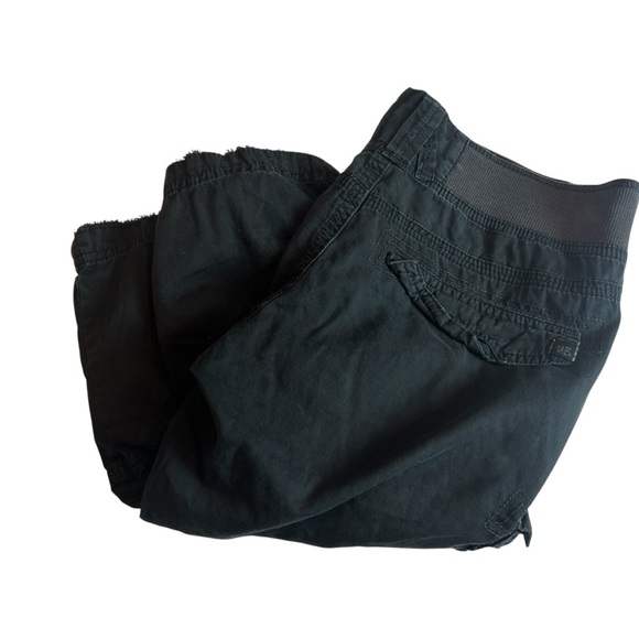 Distressed Holes Unionbay Cropped Cargo Capris Black, Stretch Waist Pant 7 - Picture 14 of 16